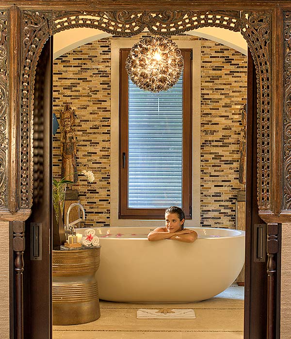 Luxury hotel bathtubs