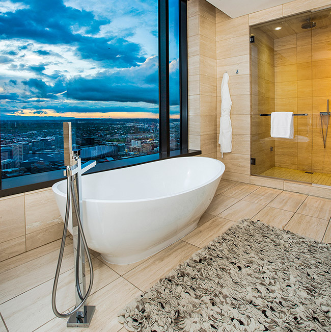 Slipper bathtub Four Seasons Denver