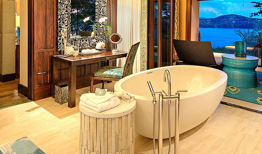 Villa Manzu Oceanus freestanding bathtub