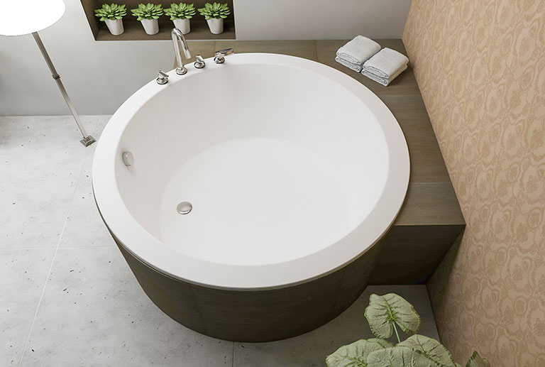 Small round freestanding bathtub