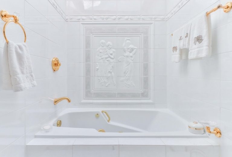 What is the Best Bathtub Material? Tyrrell & Laing blog