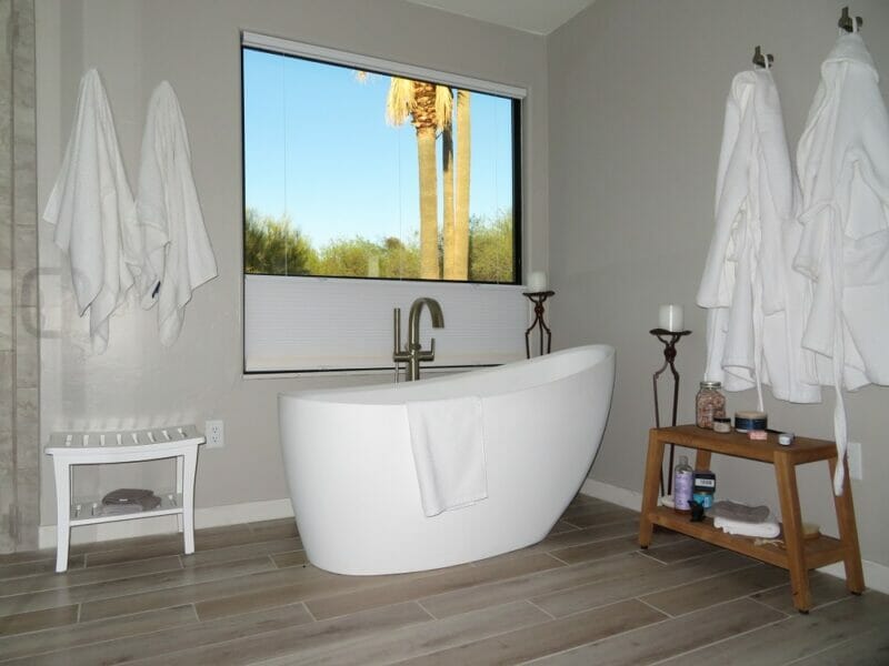 small freestanding soaker tub with end drain