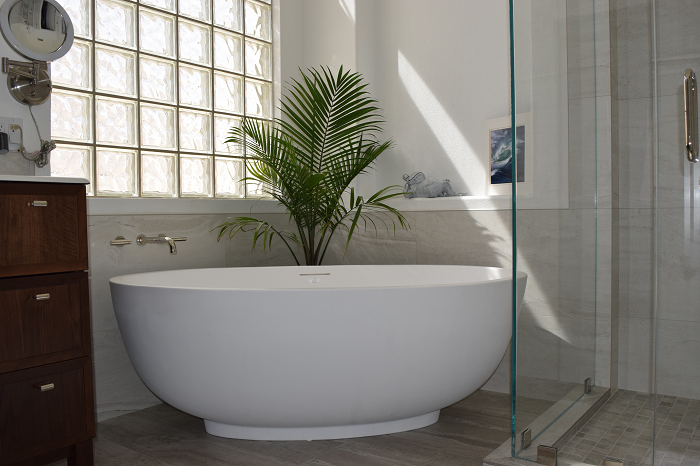 small-stone-resin-bathtub