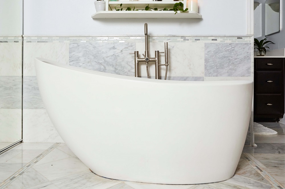 5 Best Freestanding Bathtubs for Small Spaces - Tyrrell and Laing