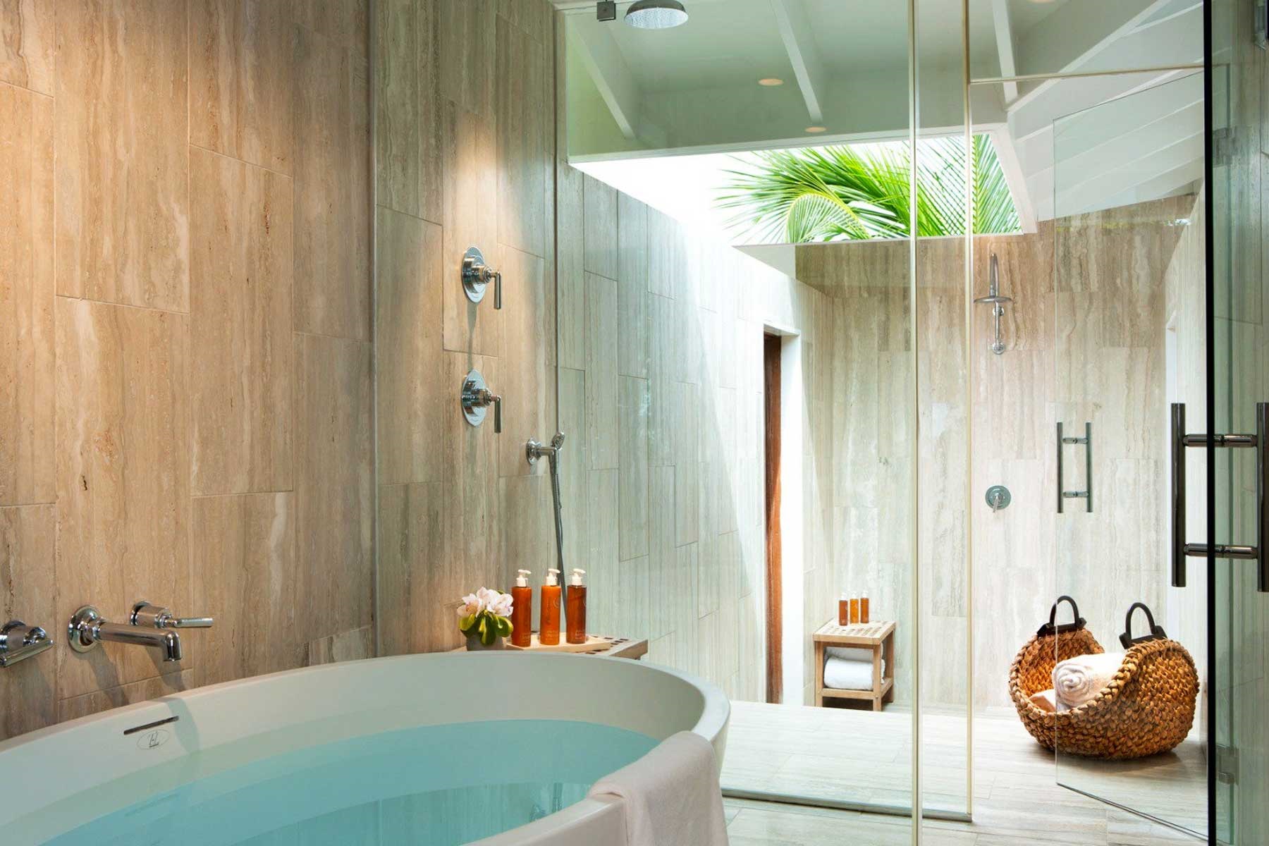 10 Soaker Tub Bathroom Design Tips to Elevate Your Home Spa Experience