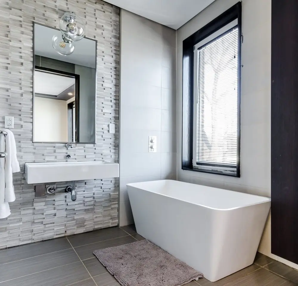 Contemporary Rectangular Bathtub