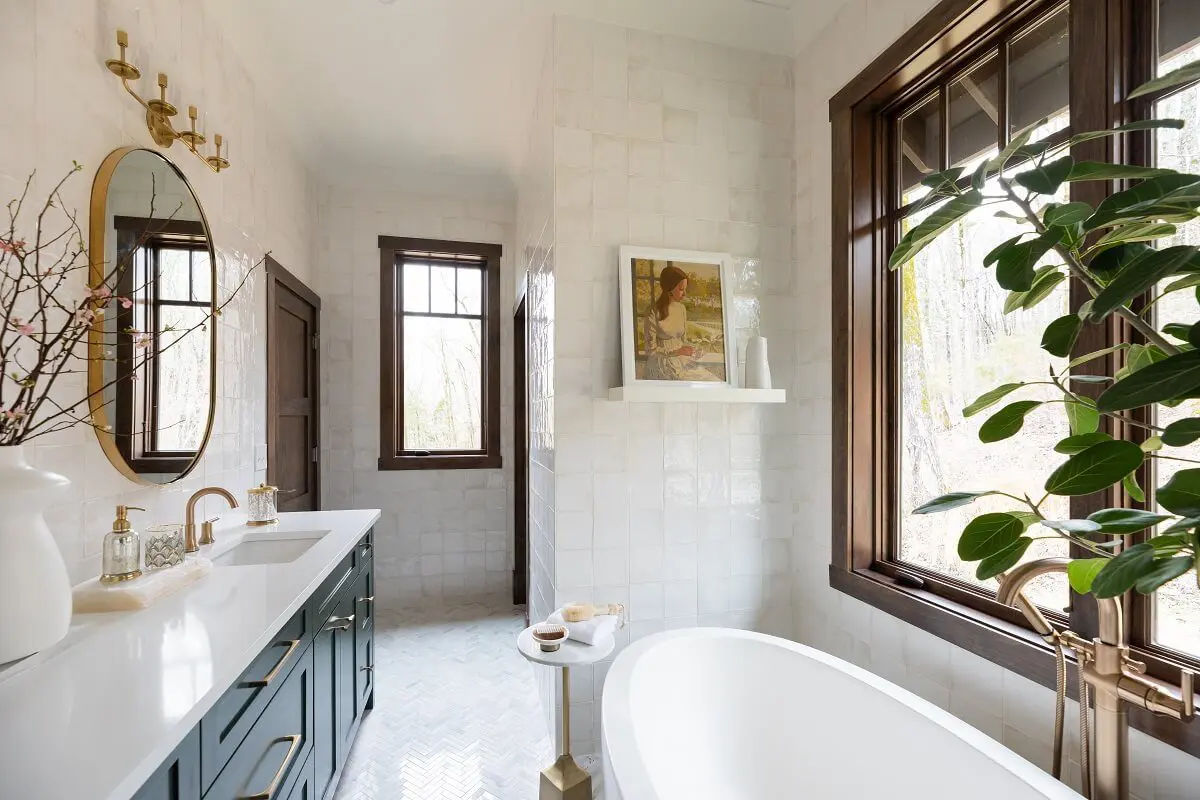 T & L Adoni, the perfect alcove bathtub