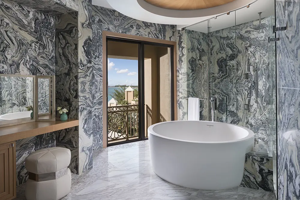 round soaker tub