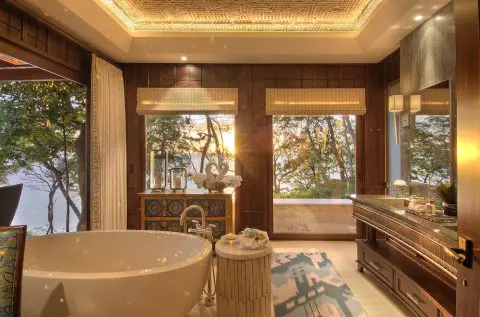 luxury freestanding bathtub