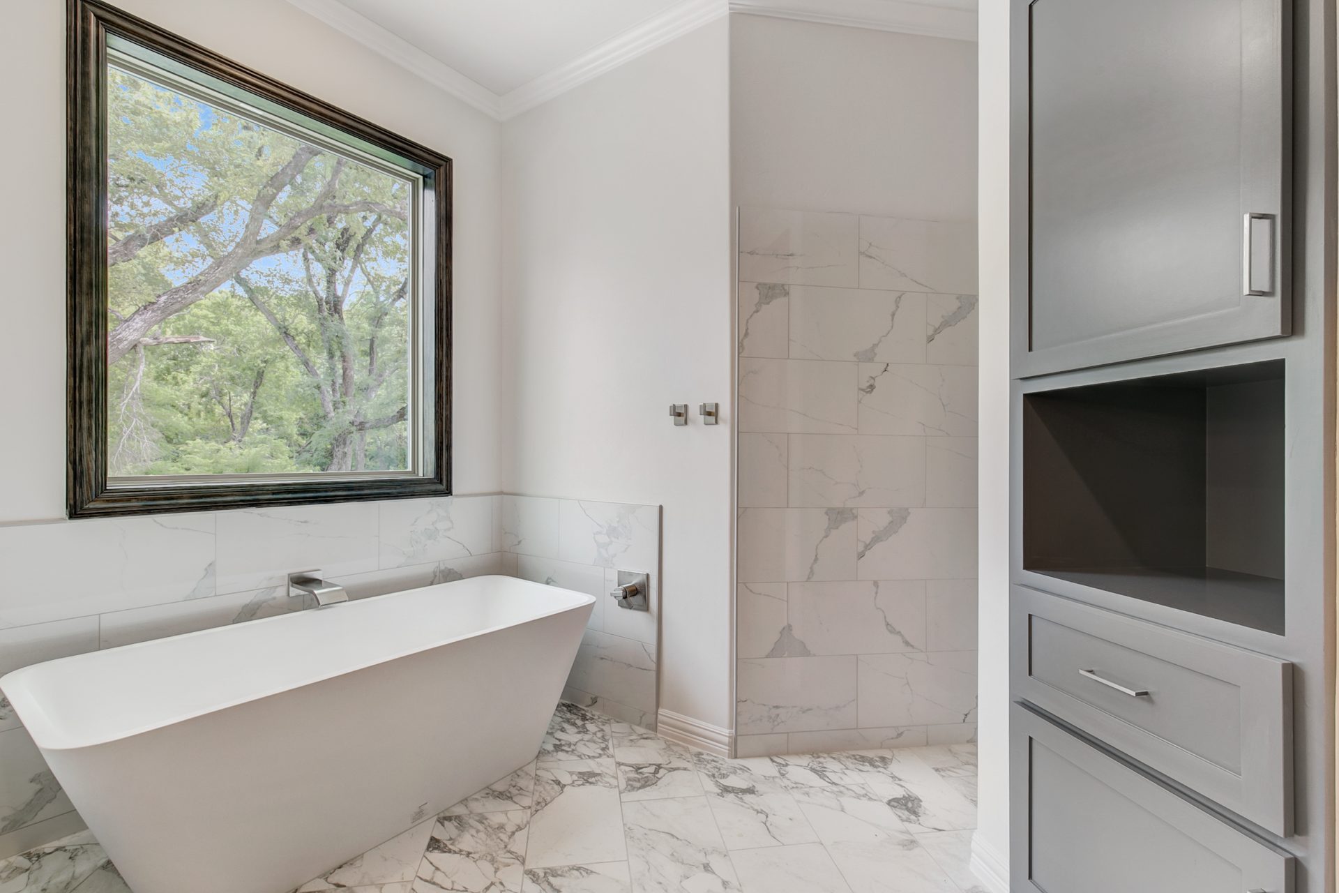 stone resin bathtub